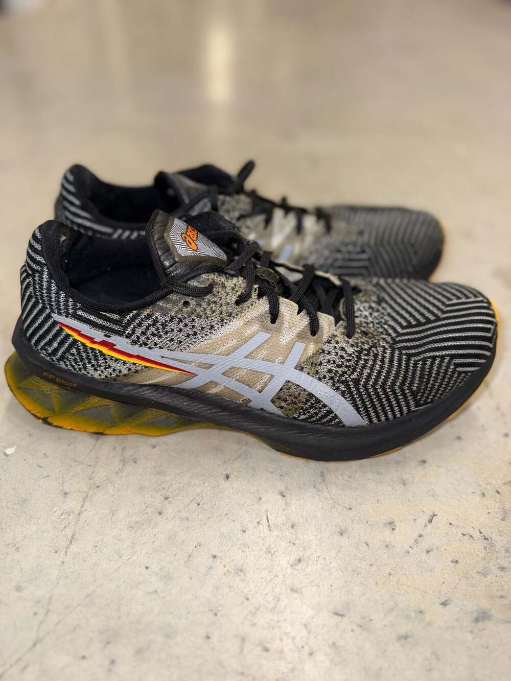ASICS Novablast Pixel Noise Black/Sheet Rock Running Shoes Mens Size 9
